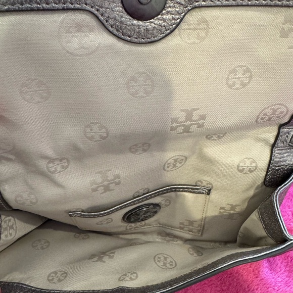 Tory Burch metallic foldover clutch. “Like New condition” - Picture 5 of 6